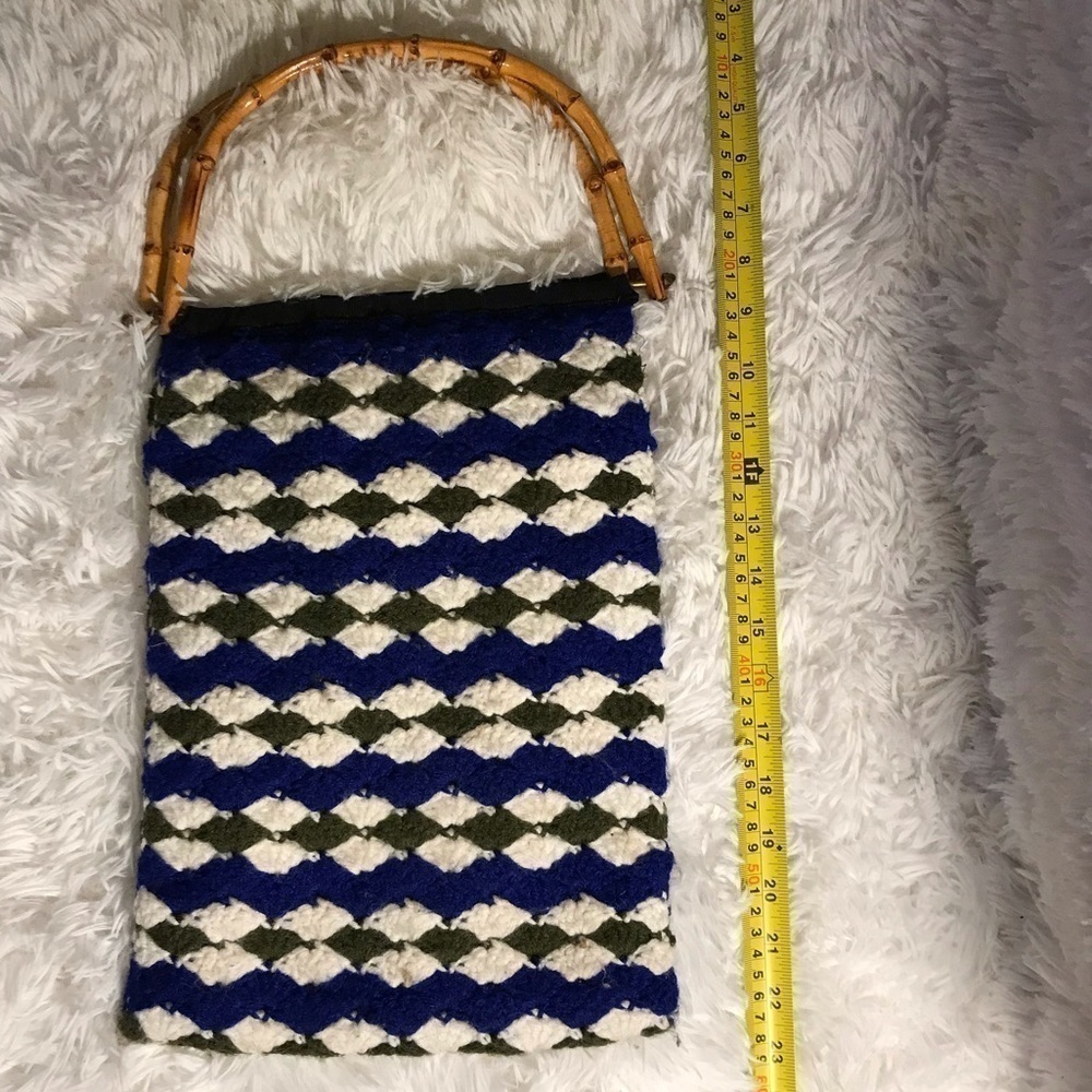 π
Ίvintage knitted/ crocheted purse with bamboo handles. Handmade.